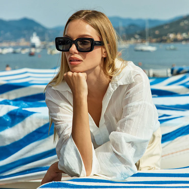 status-anxiety-sunglasses-unyielding-black-11-lifestyle-img_42603b35-c37d-45d5-b864-3fbc4bcb6d72